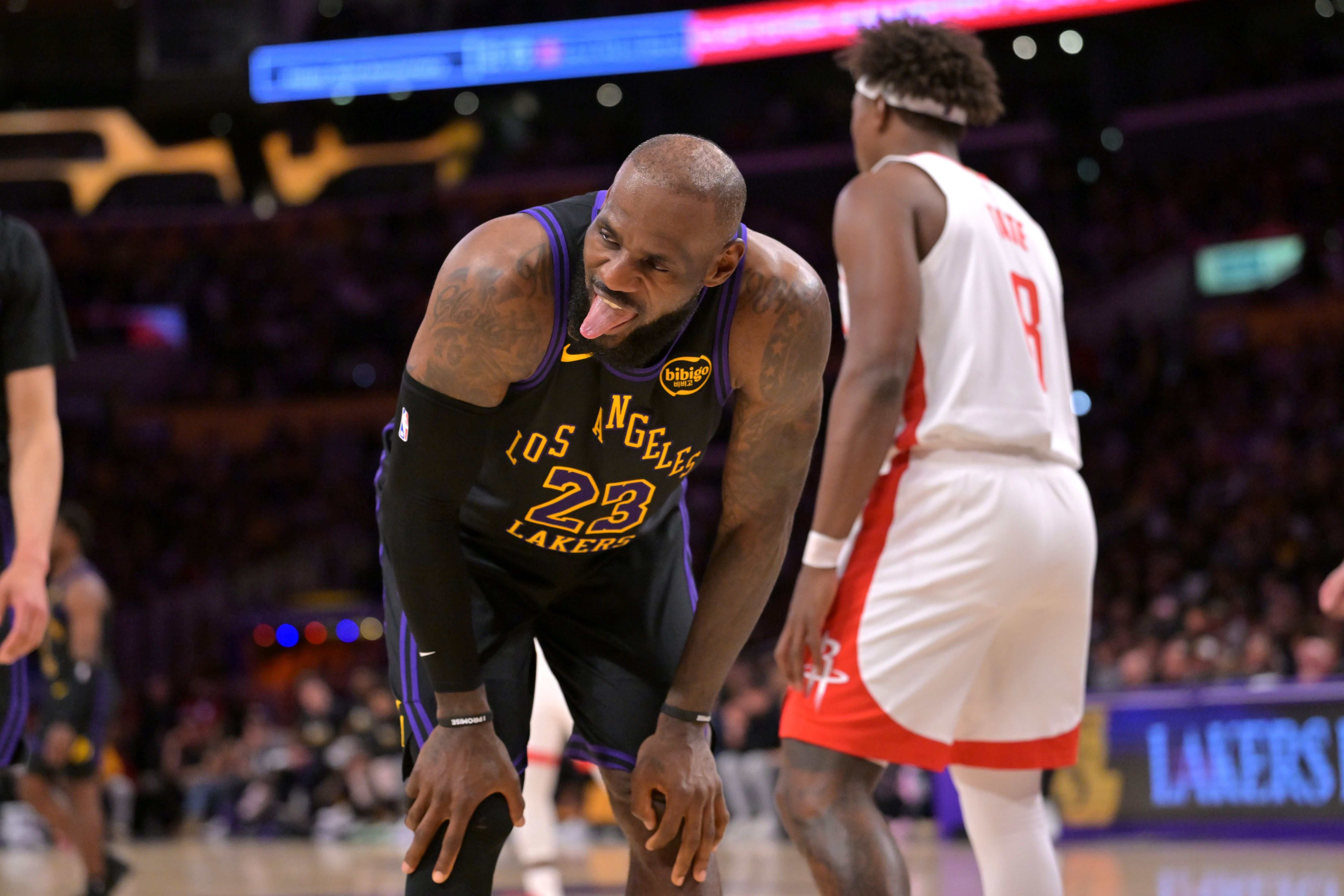 湖人两胜砸烂ESPN模型 老詹控场+角色球员爆发为东里争取时间