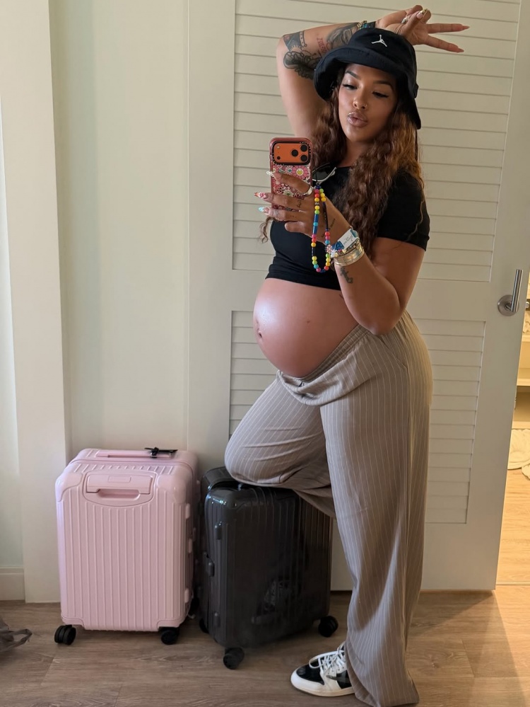 比尔妻子Camia晒孕照确认第四胎 此前已育三子